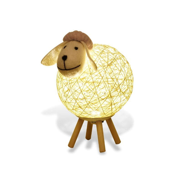 Lampe veilleuse mouton en bois et laine bio, idéale pour la chambre de bébé.