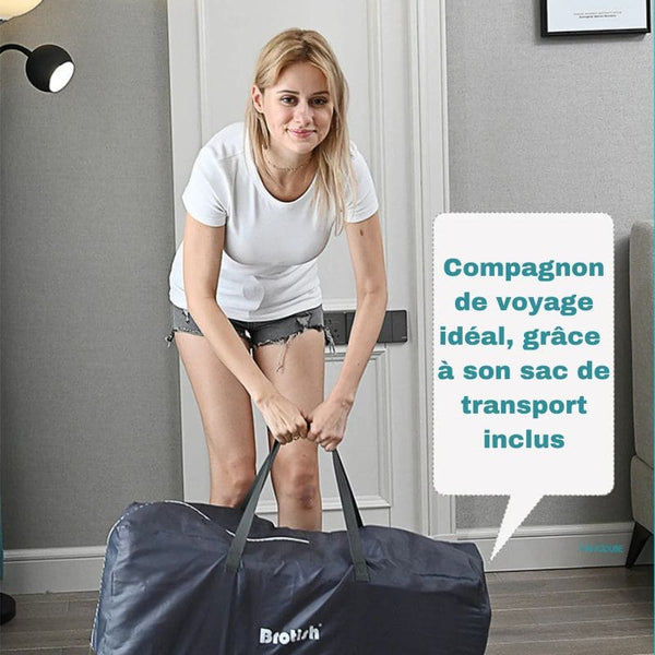 Berceau Bébé 3 en 1 plié, avec un sac de transport pratique pour les voyages.