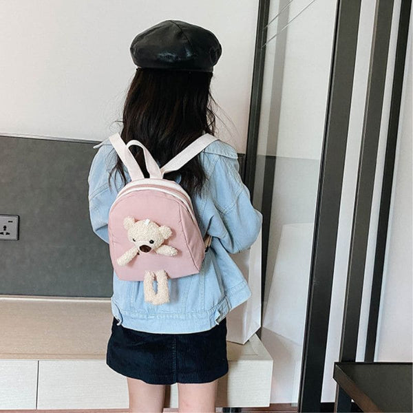 Sac à dos maternelle rose avec prénom, léger et adapté aux enfants.