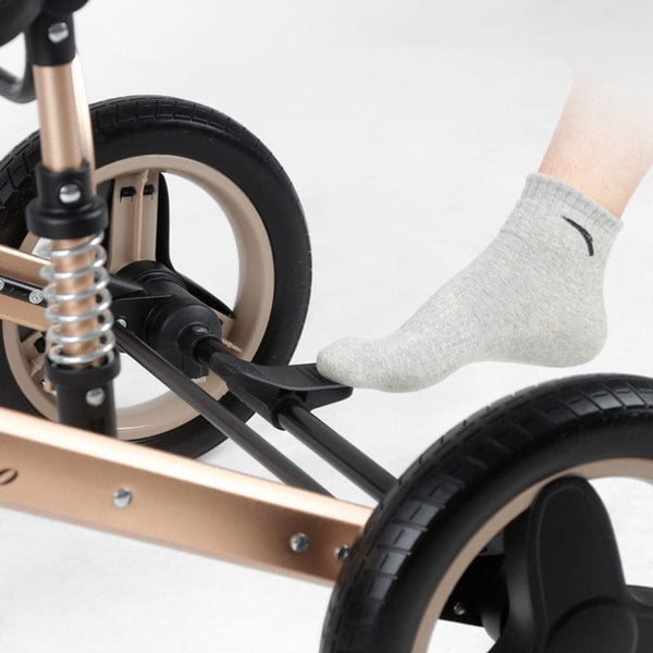 Zoom sur le système de freinage de la poussette 3 en 1.