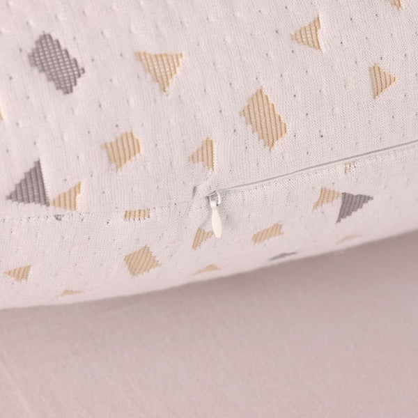 Détail de la fermeture éclair discrète sur le Coussin de Grossesse B.BumpPillow-Duo.