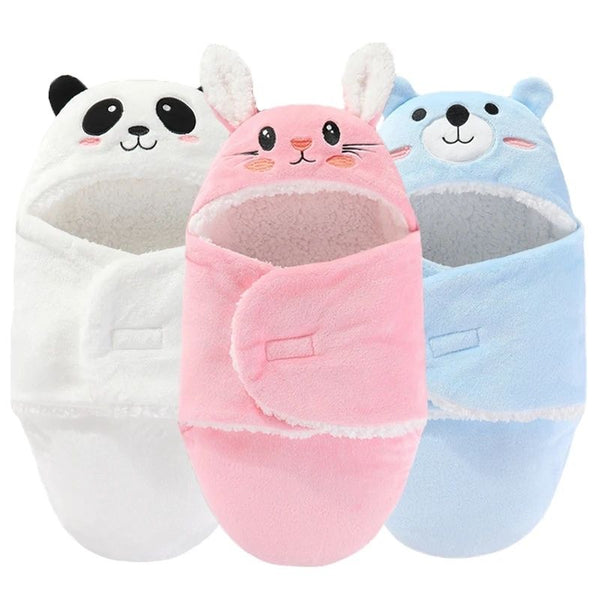 Collection de Nids d'Ange Bébé avec designs animaux ludiques : lapin rose, panda blanc, et éléphant gris.