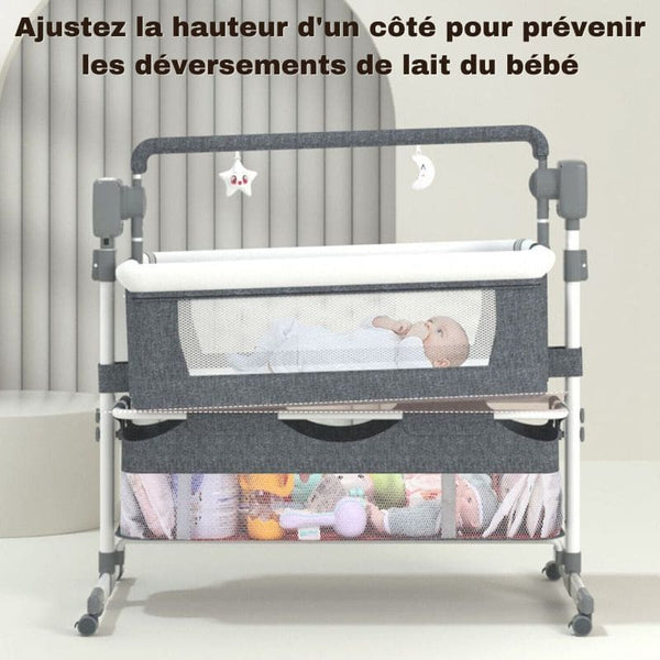 Berceau bébé portable avec rangement intégré pour accessoires et jouets.