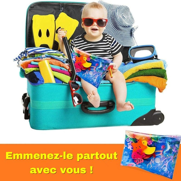 Bébé prêt pour une aventure avec le tapis d'eau bébé compact BabyFish.