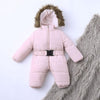Vue détaillée de la combinaison Hiver Bébé rose avec son intérieur doux et son design confortable."