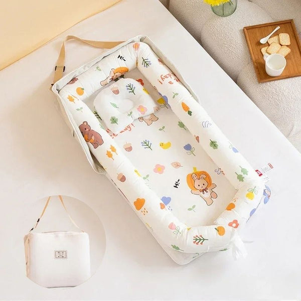 Réducteur de Lit Bébé Blanc Festif - Beige, pour un design neutre et chaleureux.