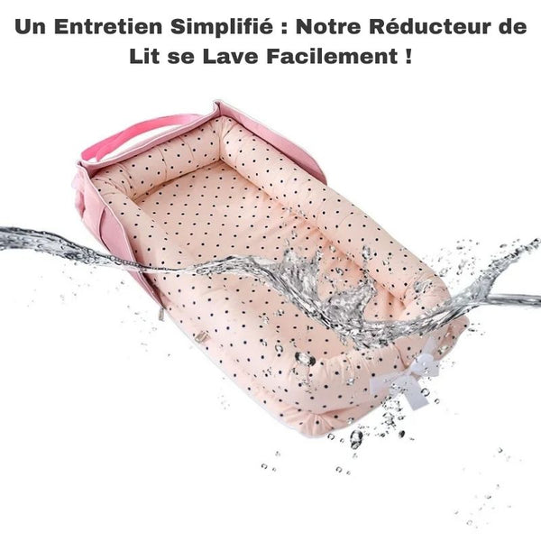 Illustration du Réducteur de Lit Bébé résistant à l'eau et facile à nettoyer.