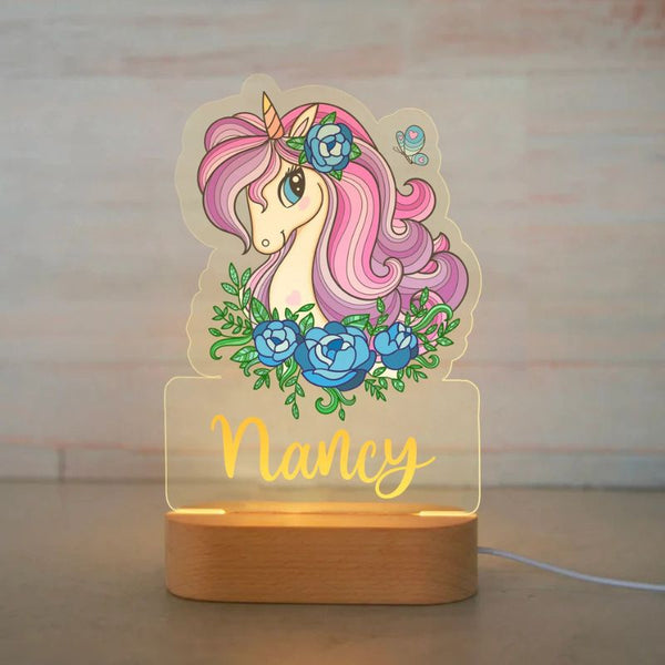 LumiCorn Nancy, veilleuse bébé personnalisée licorne, décorée de fleurs pour des nuits magiques.