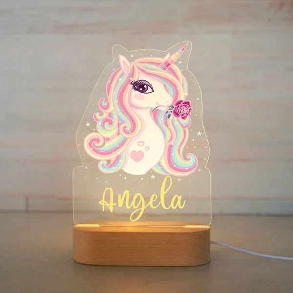 LumiCorn Angela, veilleuse bébé personnalisée licorne élégante et lumineuse.