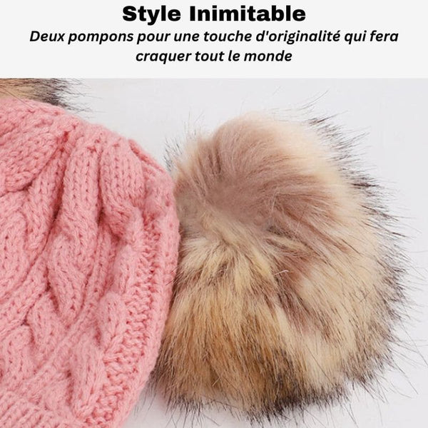 Détail des pompons moelleux du Bonnet Double Pompon Bébé.