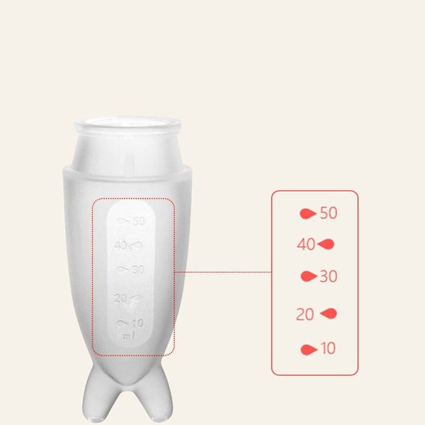 Biberon cuillère en silicone avec graduation pour un dosage précis des repas.