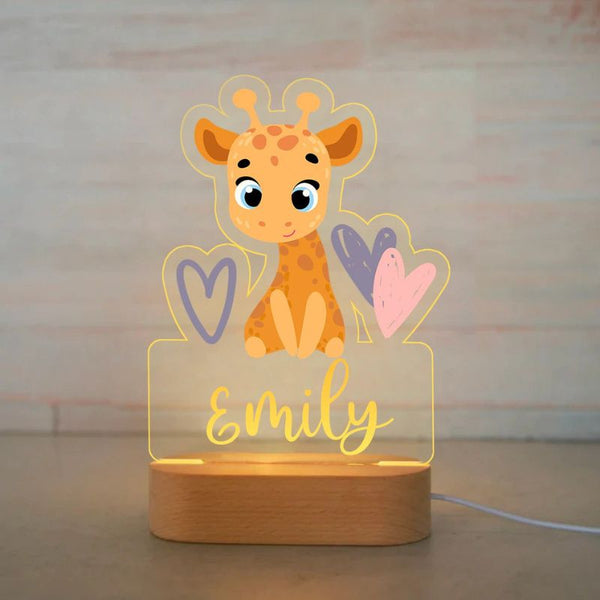 LumiSavane, la veilleuse bébé personnalisée avec girafe et cœurs, idéale pour Emily.