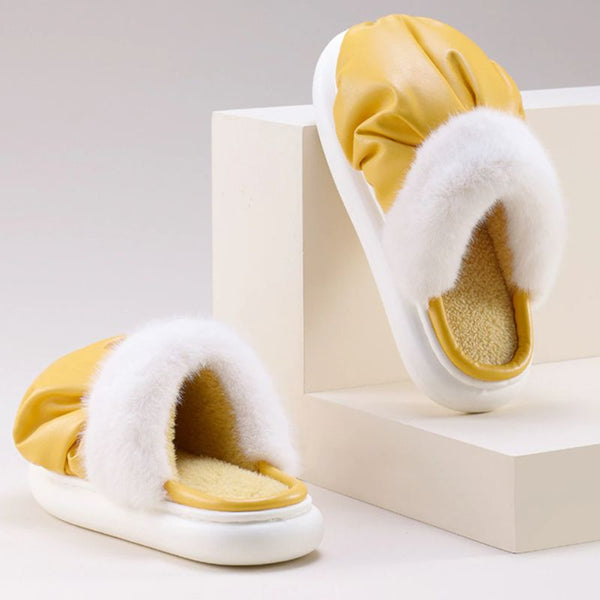 Chaussons Femme Confort jaunes, alliant élégance et praticité avec une doublure intérieure en fourrure.
