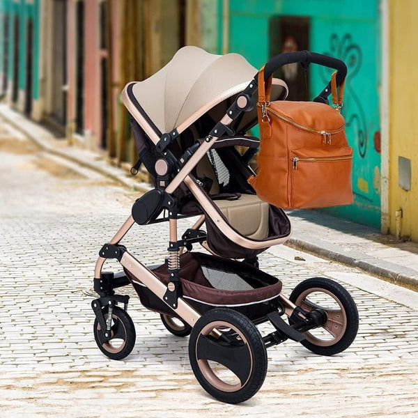Utilisation pratique du sac à langer en cuir Luxuria, adapté aux poussettes.
