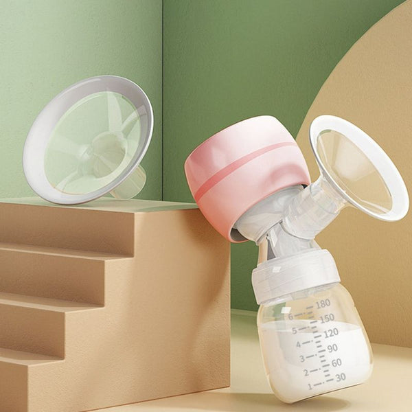 Tire lait portable innovant PocketMilk présenté sur des marches stylisées, mettant en valeur son élégance et sa praticité.