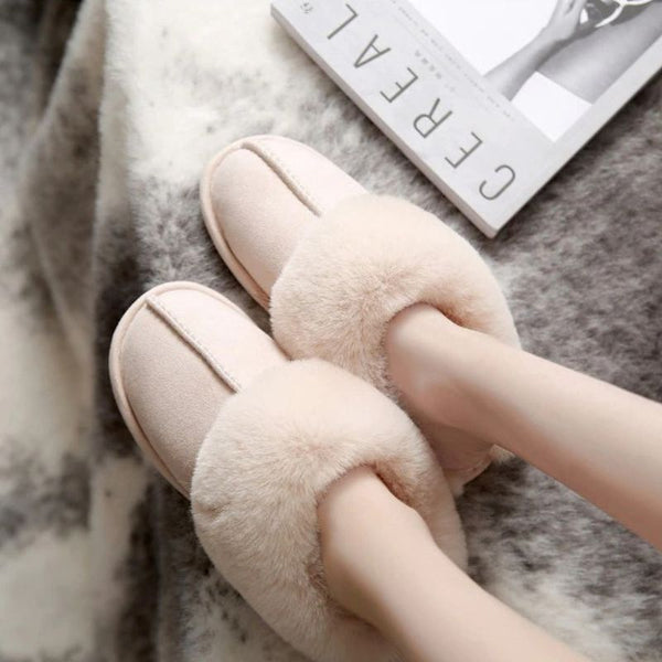 Chaussons Chauds Femme beiges avec une fourrure douce pour des pieds au chaud.