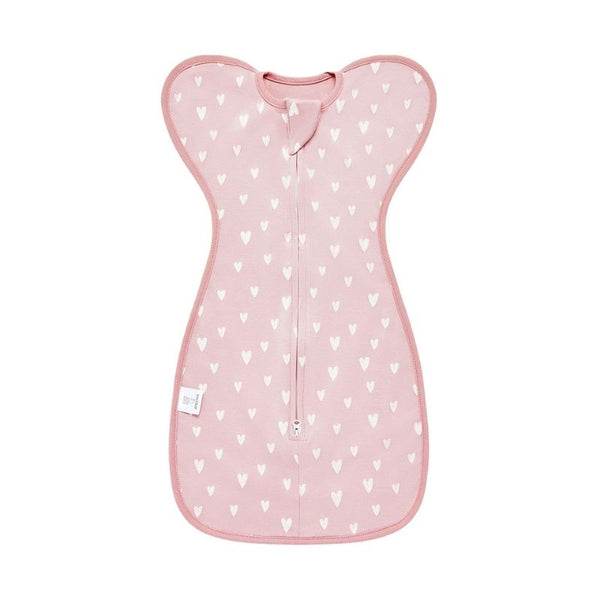 Gigoteuse d'emmaillotage rose avec motifs de cœurs  pour un sommeil paisible.