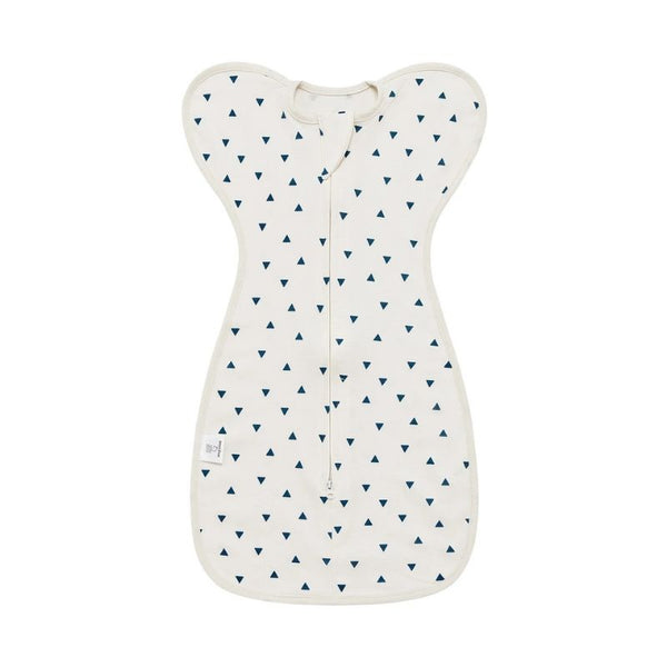 Gigoteuse d'Emmaillotage avec motif triangulaire bleu pour bébé, confort et sécurité garantis.