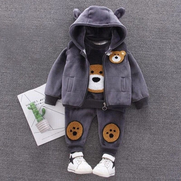 Ensemble Polaire ourson gris anthracite CoolWinny, trois pièces pour protéger bébé avec style.