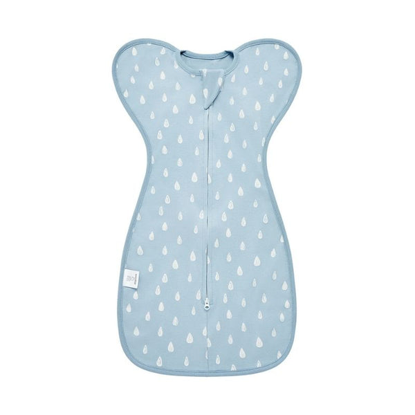 Gigoteuse d'emmaillotage bleue avec motifs gouttes d'eau pour un design apaisant.