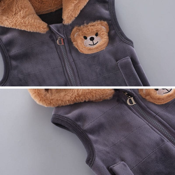 Veste sans manches de l'Ensemble Polaire ourson CoolWinny, idéale pour un look modulable.