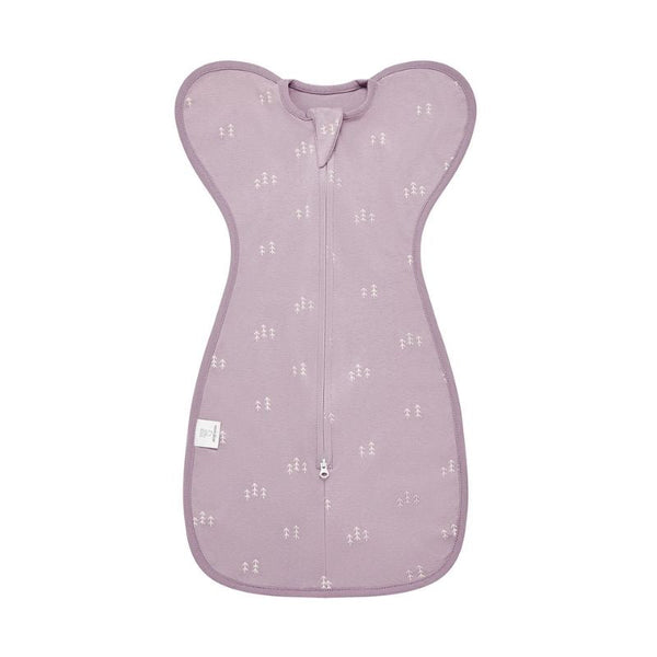 Gigoteuse d'Emmaillotage lilas à motifs délicats, conçue pour un sommeil sécurisé et paisible.