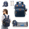 Sac à dos à langer bleu avec compartiments accessibles et lit pour bébé.