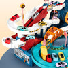 Circuit voiture enfant avec plusieurs voitures sur fond dégradé beige et bleu. Circuit Voiture Enfant tanière de lion