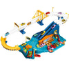 Circuit Voiture Enfant avec pont jaune et rampes blanches sur fond blanc. Circuit Voiture Enfant pont suspendu