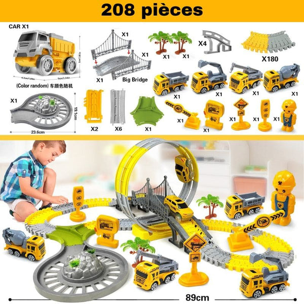 Jeu de rails avec diverses pièces et un garçon jouant avec, pack de 208 pièces du Circuit Voiture Enfant.