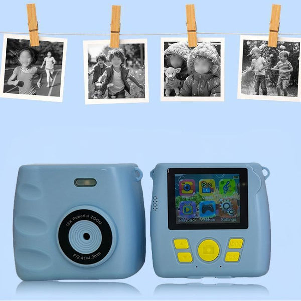 Recto et verso d’un Appareil Photo Enfant bleu à Impression Instantanée avec photos accrochées