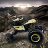 Buggy Télécommandé 4x4 Tout Terrain doré roulant sur un terrain montagneux - Cocon d'Ange