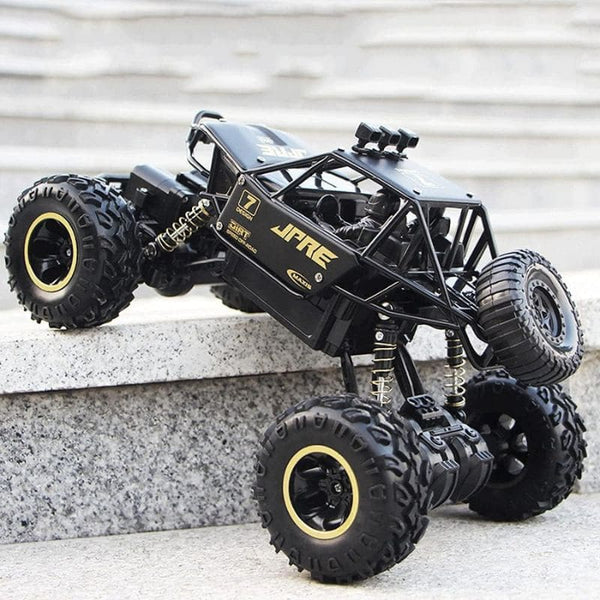 Buggy Télécommandé 4x4 Tout Terrain noir franchissant un obstacle urbain - Cocon d'Ange