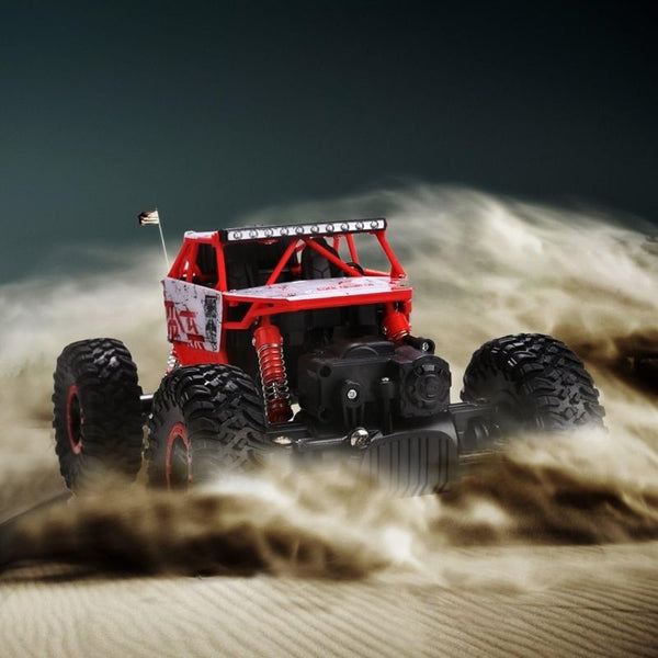 Buggy Télécommandé 4x4 Tout Terrain rouge roulant dans le sable avec effet de poussière réaliste – Cocon d’Ange