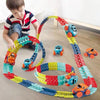Enfant jouant avec un Circuit Voiture Enfant looping et modulable multicolore – Cocon d'Ange