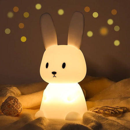 Veilleuse bébé lapin douce et lumineuse pour apaiser les nuits de votre enfant.