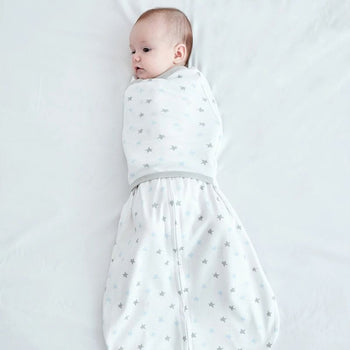 Couverture Emmaillotage Bébé avec zip pratique pour un accès facile.