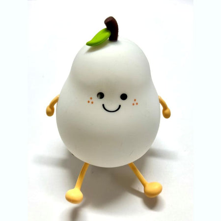 Veilleuse bébé poire blanche avec bras et jambes jaunes sur fond clair.