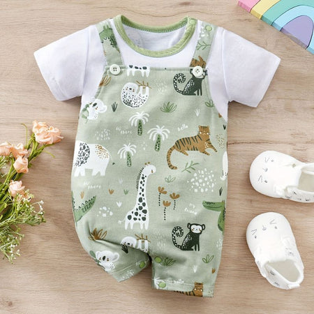 Salopette Bébé verte à motifs animaux avec t-shirt blanc assorti et chaussons chat