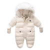 Combi Pilote Bébé blanche avec capuche en fausse fourrure blanche, élégante et chaude.