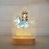 LumiCorn Olivia, veilleuse bébé personnalisée avec duo sirène et licorne arc-en-ciel.