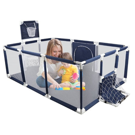 Maman et bébé jouent dans un Parc de jeu bébé BabyLand.