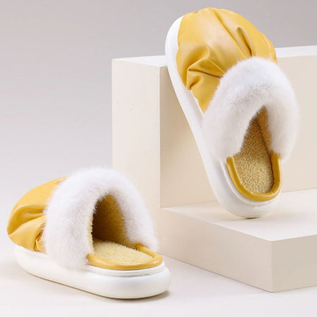 Chaussons Femme Confort jaunes, alliant élégance et praticité avec une doublure intérieure en fourrure.