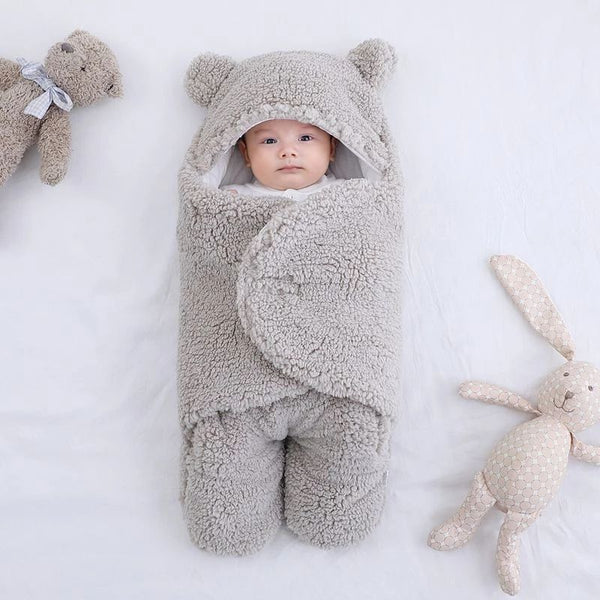Nid d'ange bébé gris en forme d'ourson.
