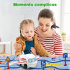 Mère et enfant découvrant le Circuit voiture Puzzle, moment éducatif et amusant.
