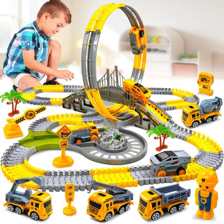 Enfant jouant avec un Circuit Voiture Enfant avec des voitures et des ponts.