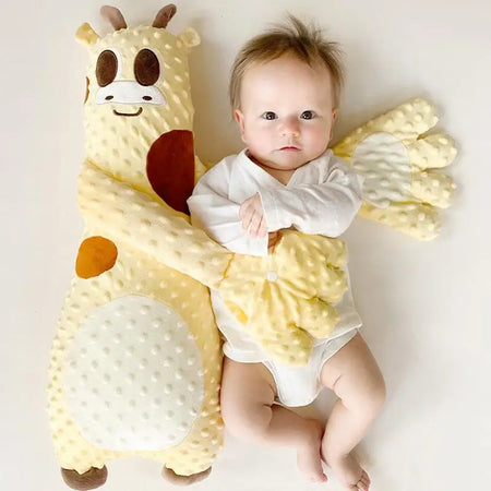 Peluche Tapotante Bébé en position câlin avec un nourrisson