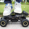 Buggy RC Télécommandé 4x4 Tout Terrain testé pour sa solidité avec un adulte debout dessus – Cocon d'Ange