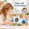 Enfant jouant avec la fusée en bois RocketWiz et ses formes colorées à encastrer - Cocon d'Ange