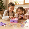 Deux sœurs créant des bijoux ensemble autour du coffret CharmCraft et de ses accessoires - Cocon d'Ange